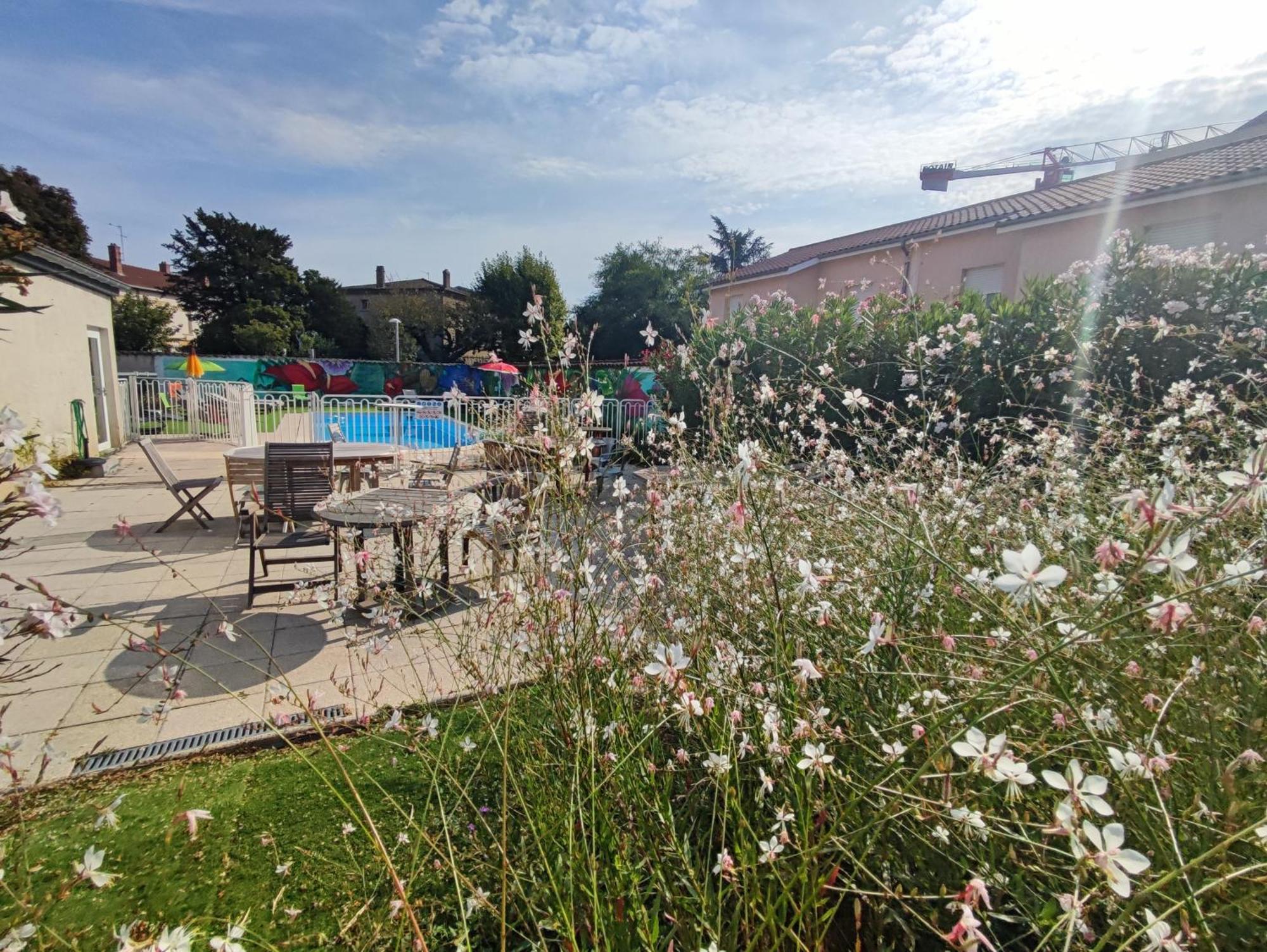 Moodz Hotel Vienne Pont-Eveque Buitenkant foto